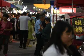 申鹏夫妇的生活变奏曲：“烤”出新生活丨寻味三湘•烟火夜市图片