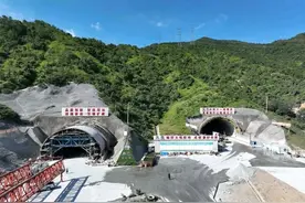 坐标深汕城仔山！全国超大断面超大跨径隧道贯通图片