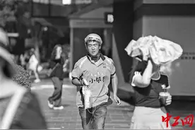 烈日下的奔波图片