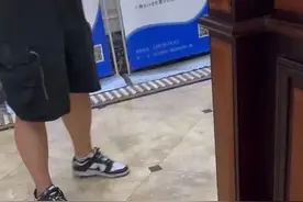 游泳馆男员工擅闯女浴室？店家回应图片