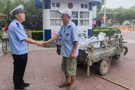 山东临清交警通报“交警被三轮车拖行”：驾驶人有听力障碍，当事交警予以谅解图片