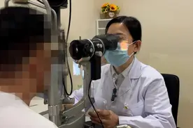 小伙视力骤降至0.06！专家紧急提醒图片