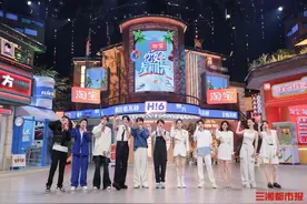 谢娜携“乘风姐姐”做客好六街，接受神秘“惩罚”感动落泪与何炅再现惊人默契图片