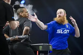 俄罗斯扇耳光大赛在美国走红，终极格斗冠军赛总裁：这项运动会成为主流，它比拳击更安全图片