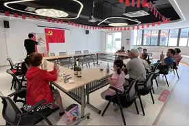 喝完的空瓶，在普陀这里竟变成了“私人订制”艺术品→图片