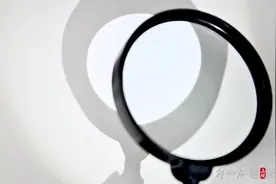 8年前曾引发全网讨论的“蓝黑白金裙”有后续，丈夫被控谋杀妻子未遂图片