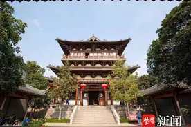 镇江“天下江山第一楼”封闭施工，预计8月15日重新开放图片