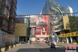 一副眼镜动辄上千，谁在“收割”近视眼？图片