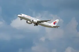 第二架C919交付东航，将投入东航“上海虹桥—成都天府”空中快线图片