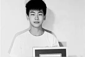 一分钟跳绳374次 少年刷新吉尼斯纪录图片