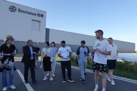 【中国有约】全球首个零碳产业园为何落户这里？中外媒体探访鄂尔多斯“新名片 ”图片