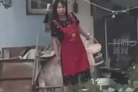 毕业一年后偷偷回家以为妈妈认不出自己了 直到最后她哭着跑过来…图片