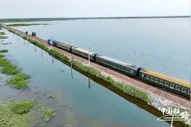 梦幻+罕见！想坐“水上列车”，来这里！图片