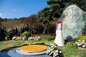 刚刚！袁隆平墓前发生惊人一幕，外交部发言人都忍不住公布……图片