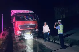 博山交警：视频巡逻3小时 夜查6台超载车图片