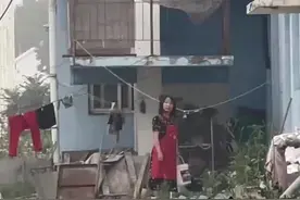 泪目！妈妈50多岁还在用力奔向我图片