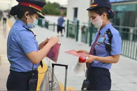 “价值百万”行李箱不慎遗失 列车长及时找回完璧归赵图片