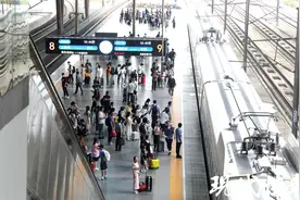 买火车软卧票4人如何订到一间？记者实测图片