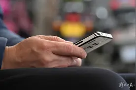 网曝联通APP英文版充值优惠更多，投诉后已持平图片