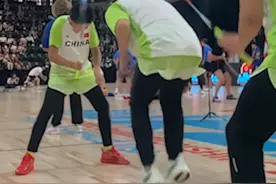 快到模糊！中国跳绳少年打破世界纪录夺冠图片
