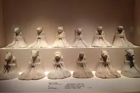 云梦市民：大耳朵高高竖起的十二生肖灰陶俑，不仅可爱还端庄图片