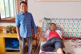 险丨宁夏六旬老人翻车落水，数十人接力营救！图片