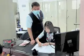 卡已挂失急需用钱，银行“绿色通道”解决住院费难题图片