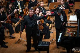 一曲《黄河》压轴上海夏季音乐节，82岁殷承宗奏响新中国第一部钢琴协奏曲图片