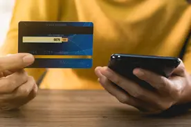 微信、支付宝全面开放绑定境外卡图片