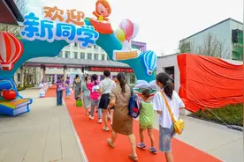 清华附中天府学校（筹）新生家长“沉浸式”探校！戳→图片