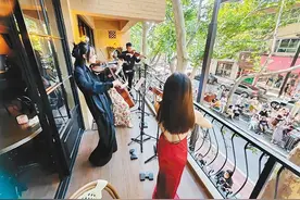 阳台音乐会：“油泼面+小提琴”也可以很浪漫图片