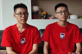 “00后”双胞胎“神同步” 从幼儿园到大学一路同校同班图片