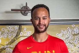 李凯尔表示达成最大心愿，“身披国家队战袍，是我的骄傲和荣幸”图片