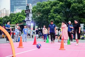 足球、拳击、丢沙包……来这里体验运动的快乐图片