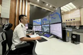 三峡船闸累计通过船舶突破100万艘次图片