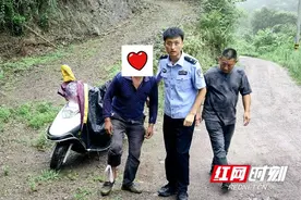 安化村民深山摘草药被毒蛇咬伤，“警医联动”火速救援！图片