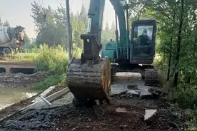 茅草街镇庆丰村：为民服务暖人心 修路架桥促发展图片