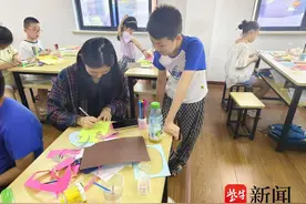 巧手体验韵味足，传承黄桥新风采！苏州相城黄桥街道开展“鱼十烧”主题贴画课图片