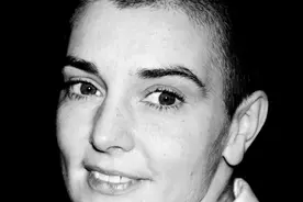 爱尔兰摇滚女歌手希妮德·奥康娜去世，享年56岁图片