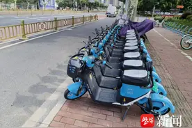 想骑车又怕烫？泰州哈啰助力车车座有了“清凉坐垫”图片