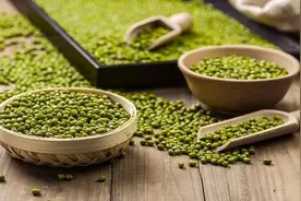 看过来，国家一级面点师教你做绿豆糯米凉糕图片