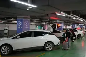 网约车火车站接客，也要“留下买路钱”？| 新京报快评图片