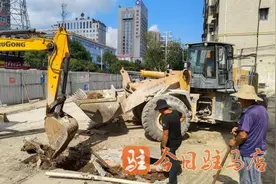 高温下的坚守｜道路建设者用汗水铺就畅通路图片