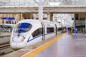 第二届青岛啤酒高铁啤酒节开幕 青岛原浆开启铁路探鲜之旅图片