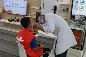 深圳电信黄木岗营业厅“爱心翼站”开展暑期智慧生活科普志愿活动图片