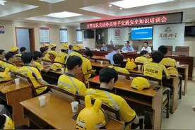 株洲交警对美团外卖骑手进行交通安全培训图片