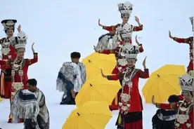 第31届世界大学生夏季运动会开幕式前的暖场表演图片