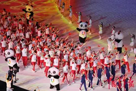 青春的盛会：成都大运会开幕式上的运动员风采图片