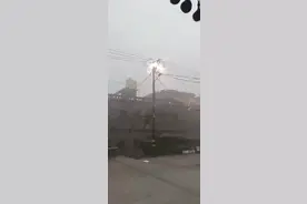 台风“杜苏芮”登陆福建晋江，有居民家中窗户被直接吹碎，救援队3天前已集结待命图片