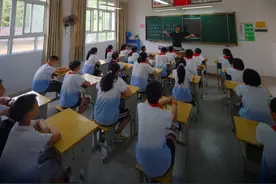 音乐入门、雕塑启蒙，拼多多“为你读书”公益行动走进恩施山区图片